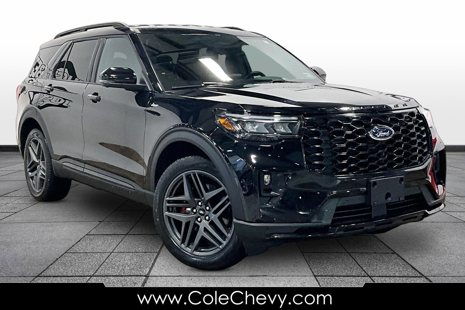 2025 Ford Explorer ST-LINE 4WD (PL535)'s photo