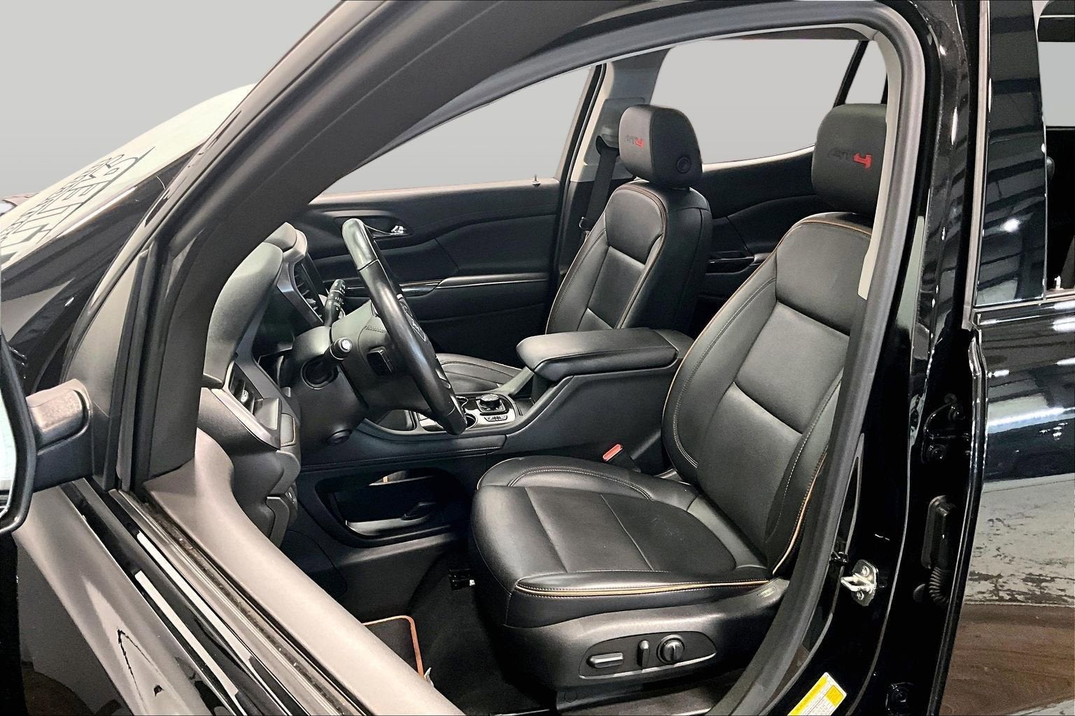 2022 GMC Acadia AT4