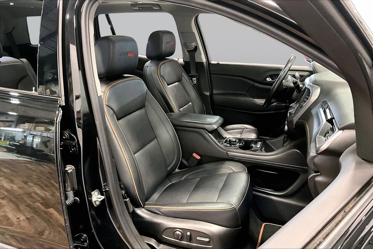 2022 GMC Acadia AT4