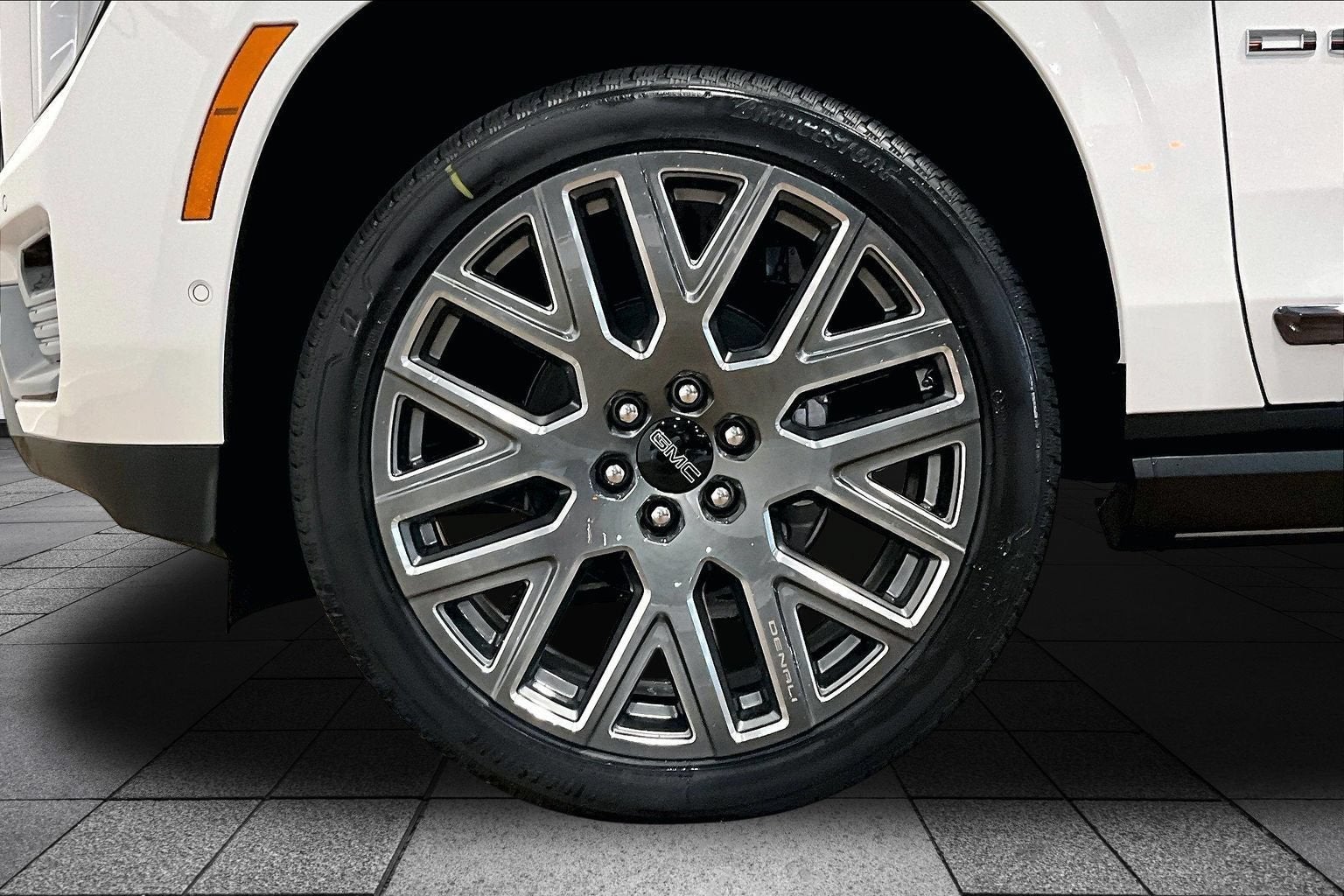 2026 GMC Yukon Denali Ultimate - Photo 11