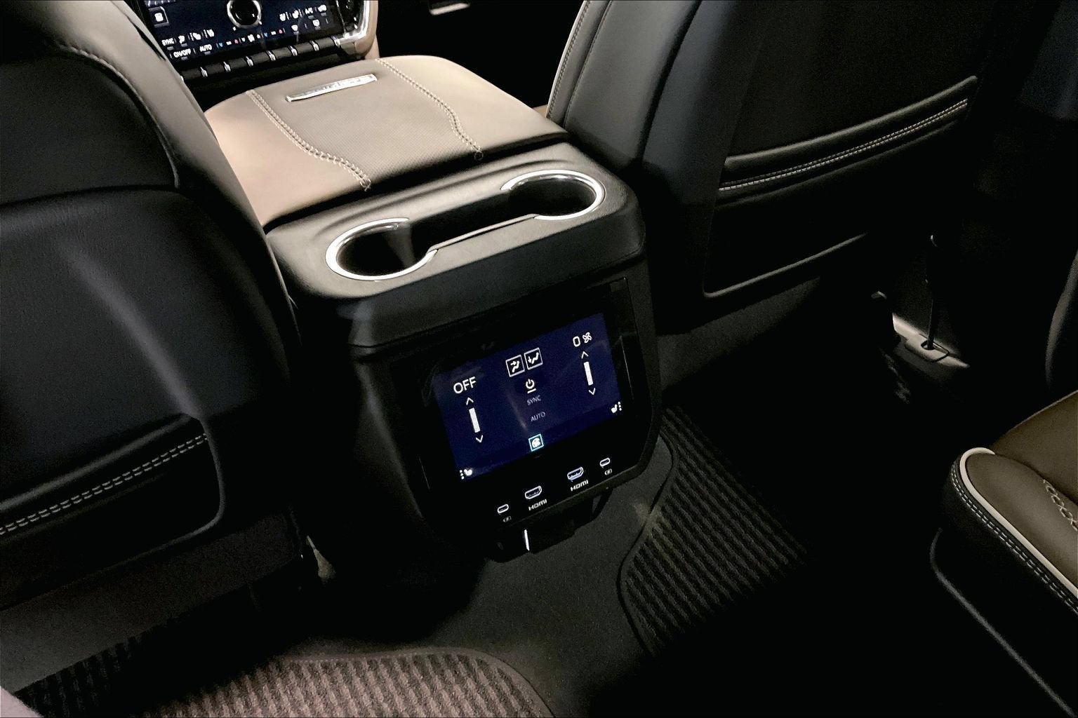 2026 GMC Yukon Denali Ultimate - Photo 17