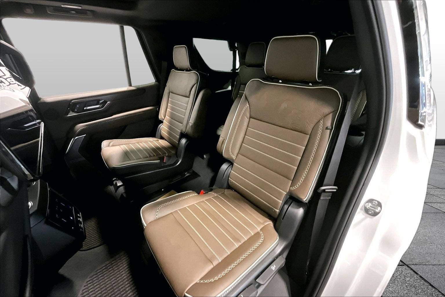 2026 GMC Yukon Denali Ultimate - Photo 27