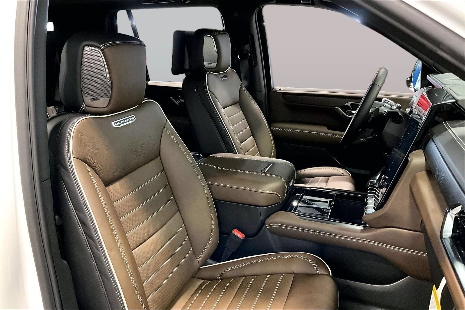 2026 GMC Yukon Denali Ultimate - Photo 8