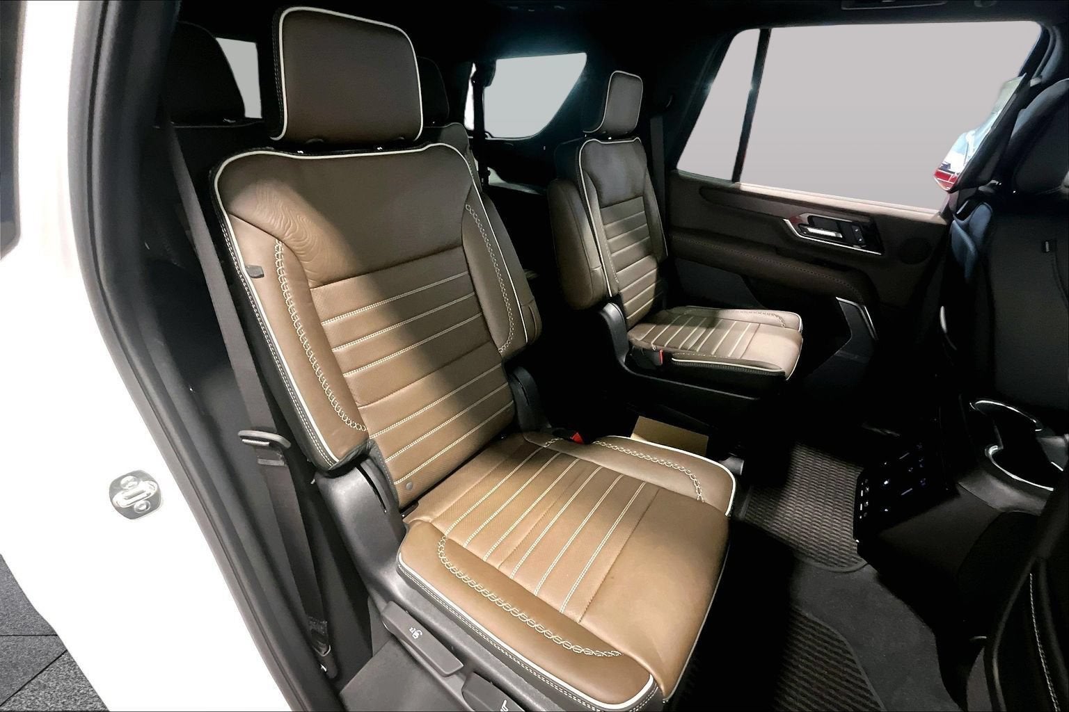 2026 GMC Yukon Denali Ultimate - Photo 9