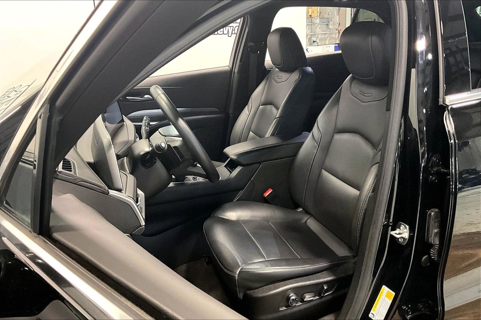 2025 Cadillac XT4 Premium Luxury