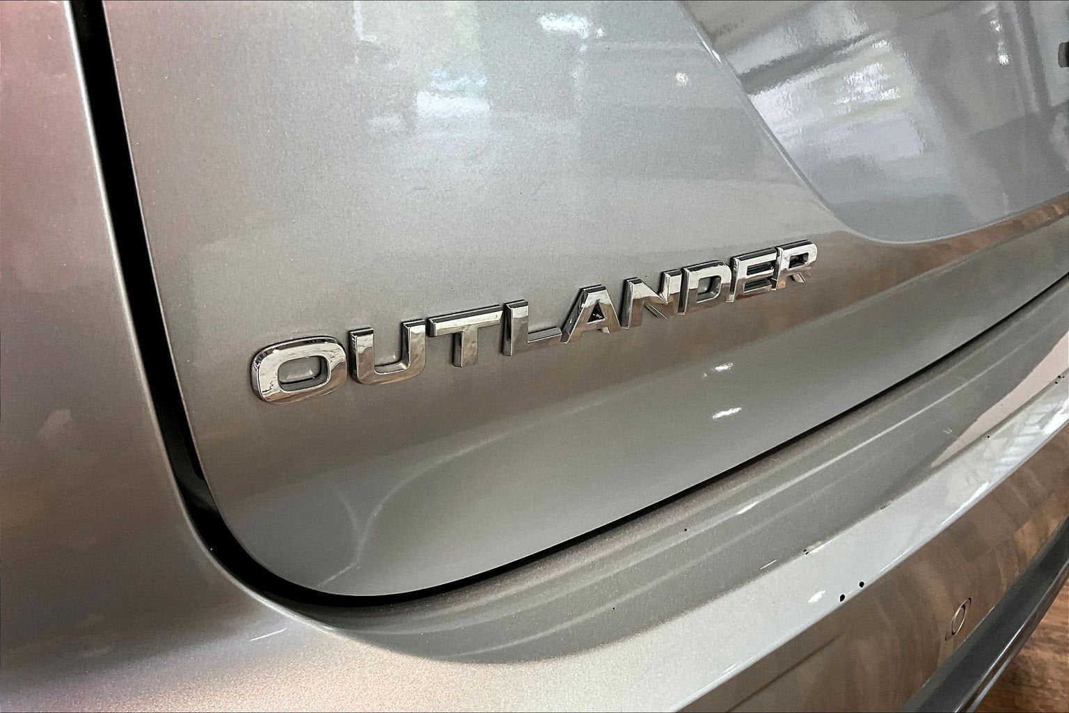 2025 Mitsubishi Outlander SE