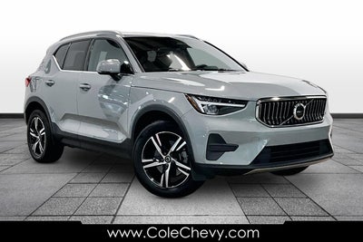 2025 Volvo XC40 Core Bright Theme