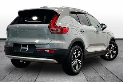 2025 Volvo XC40 Core Bright Theme