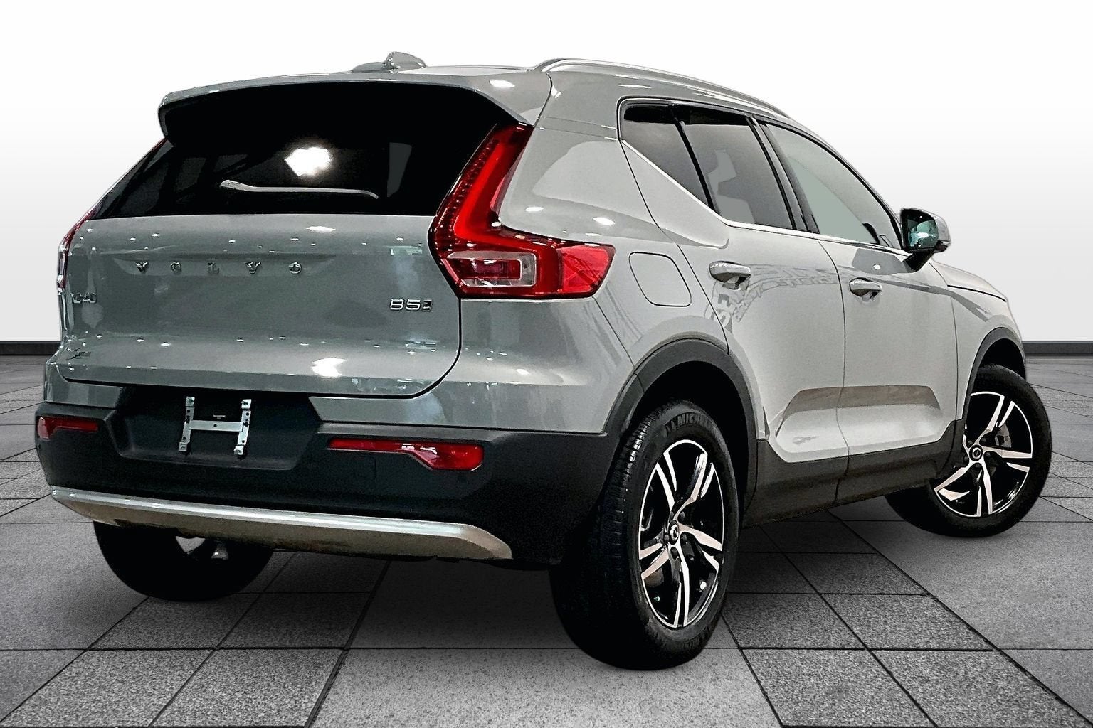 2025 Volvo XC40 Core Bright Theme